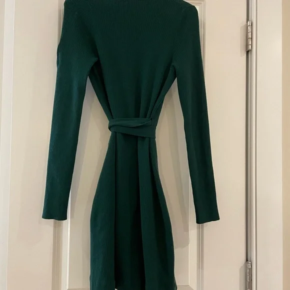Dark green Banana Republic wrap sweater dress size small - Picture 3 of 9